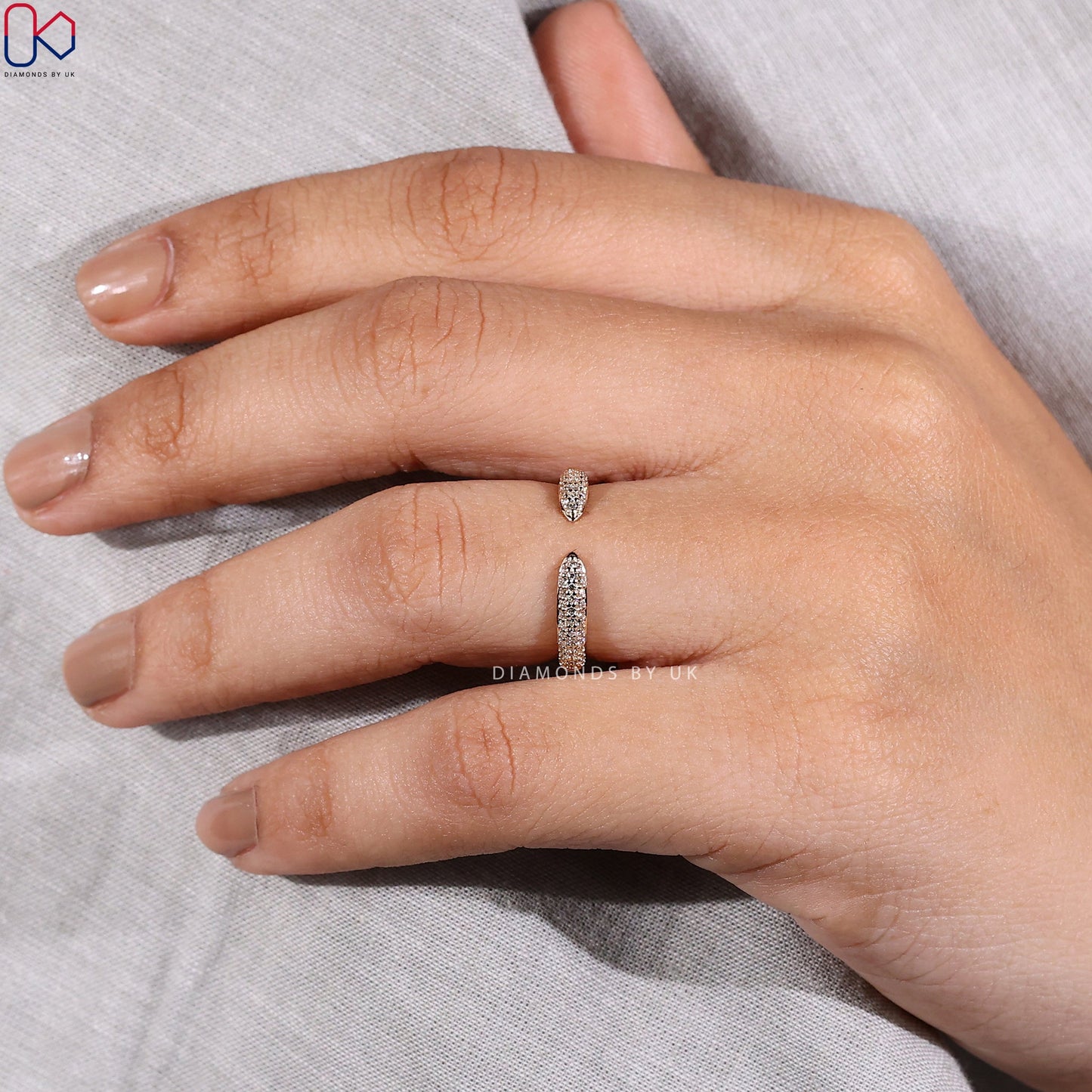 Round Diamond Open Gap Wedding Band
