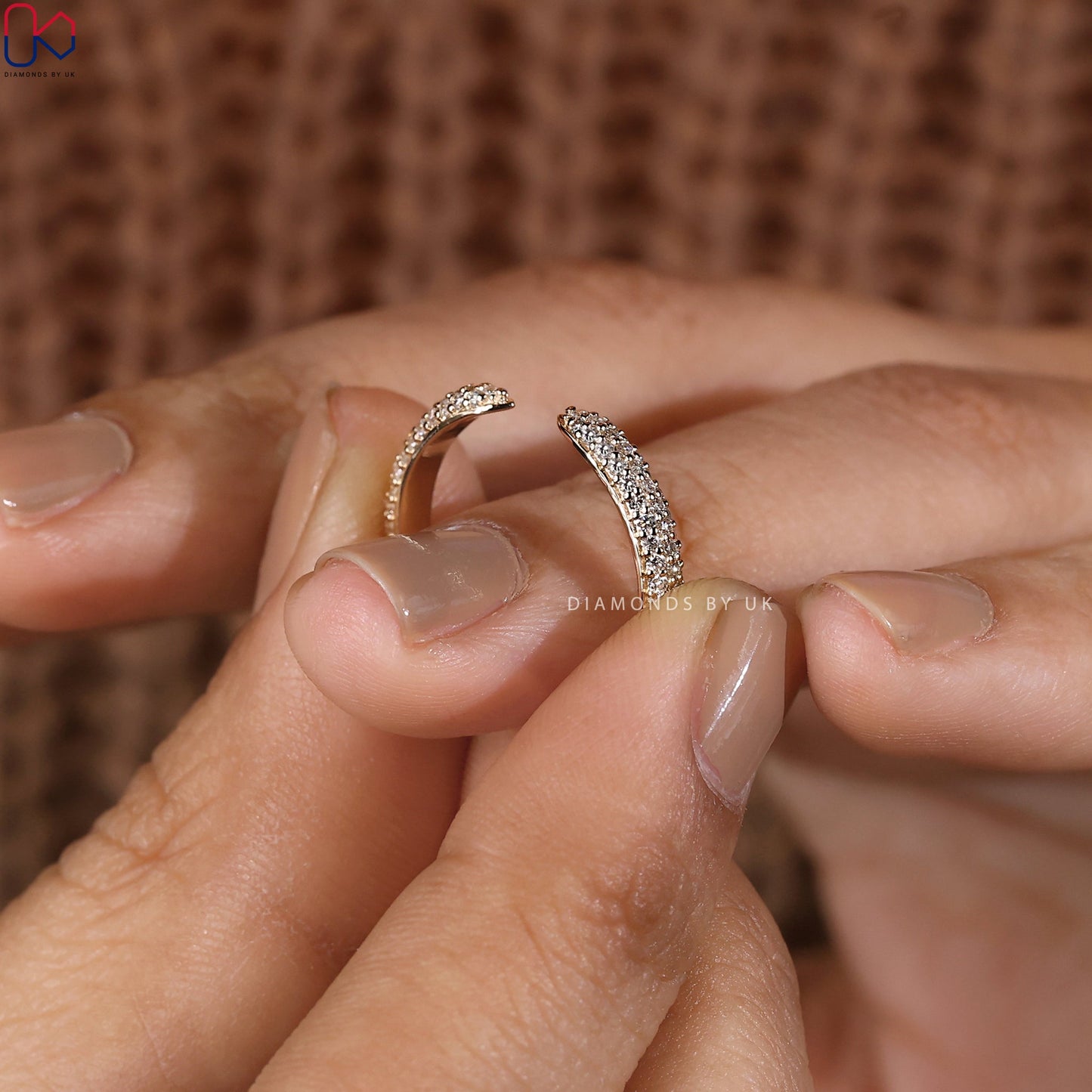 Round Diamond Open Gap Wedding Band