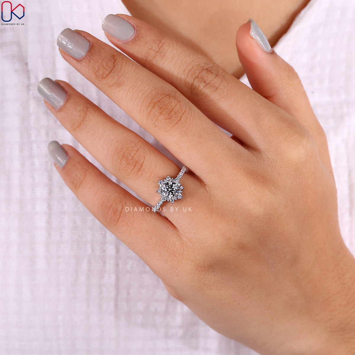Round Diamond Cluster Ring In White Gold