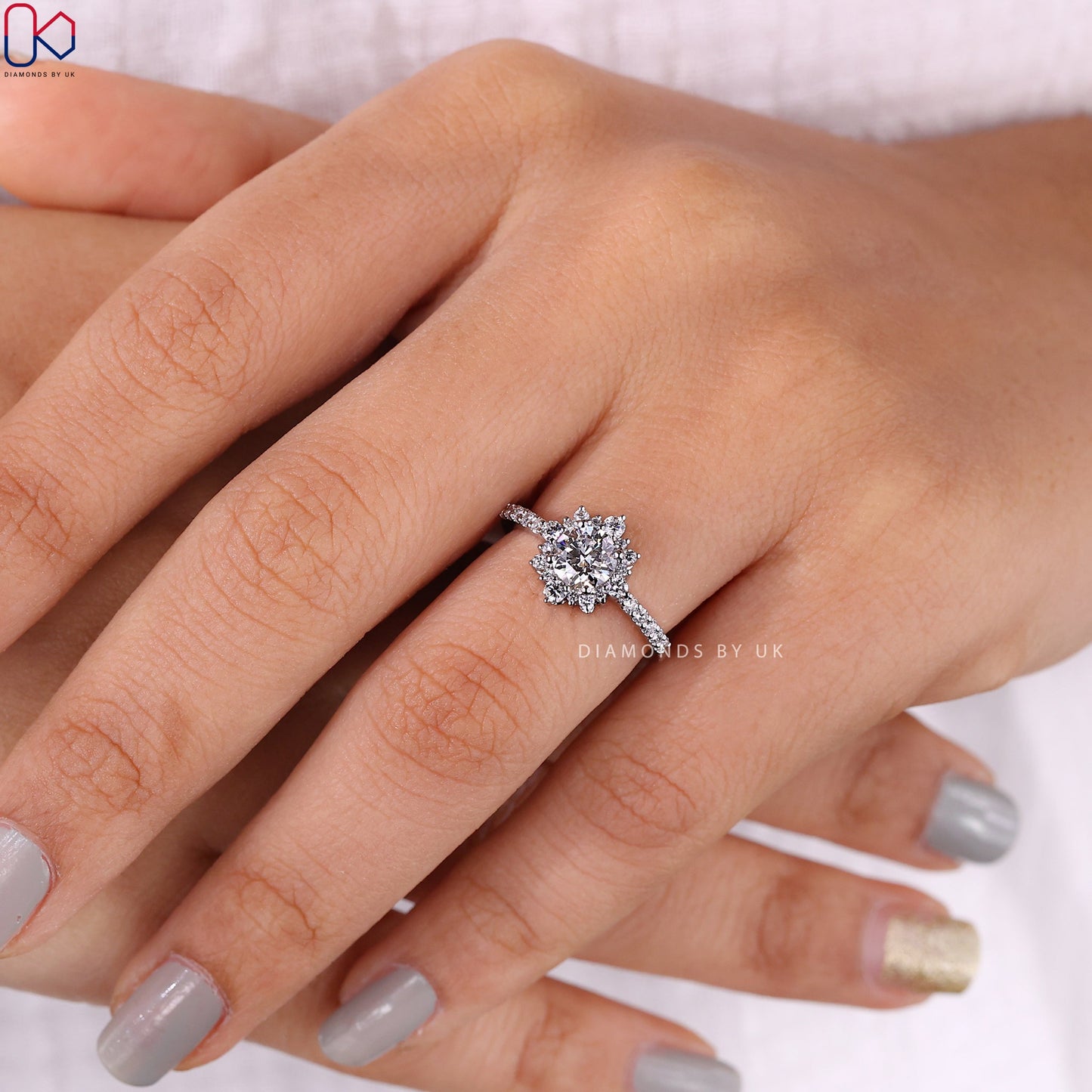 Round Diamond Cluster Ring In White Gold
