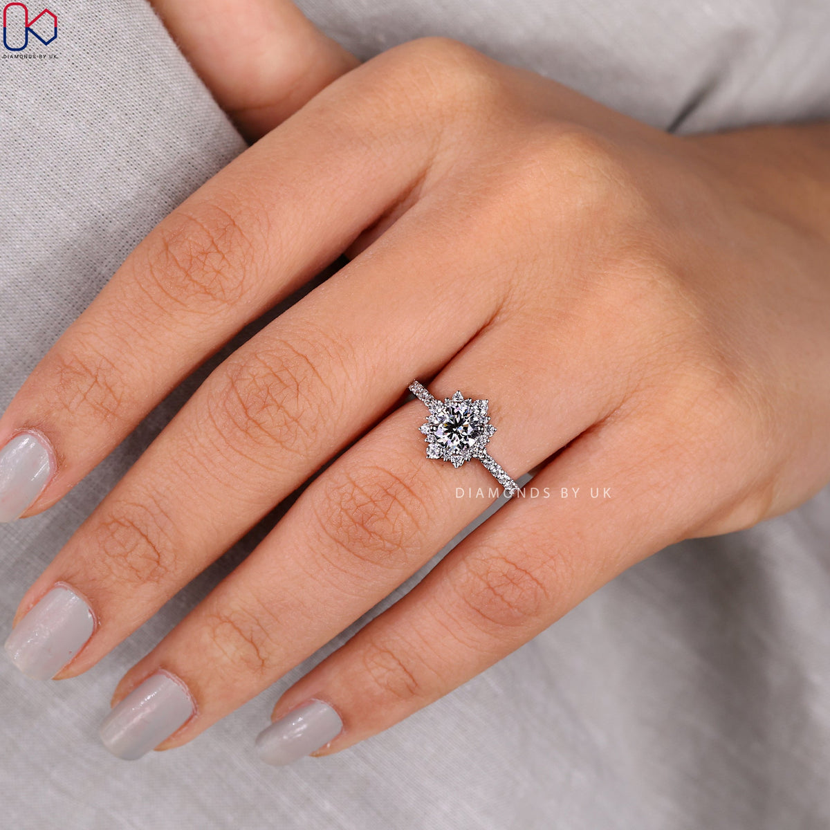 Round Diamond Cluster Ring In White Gold