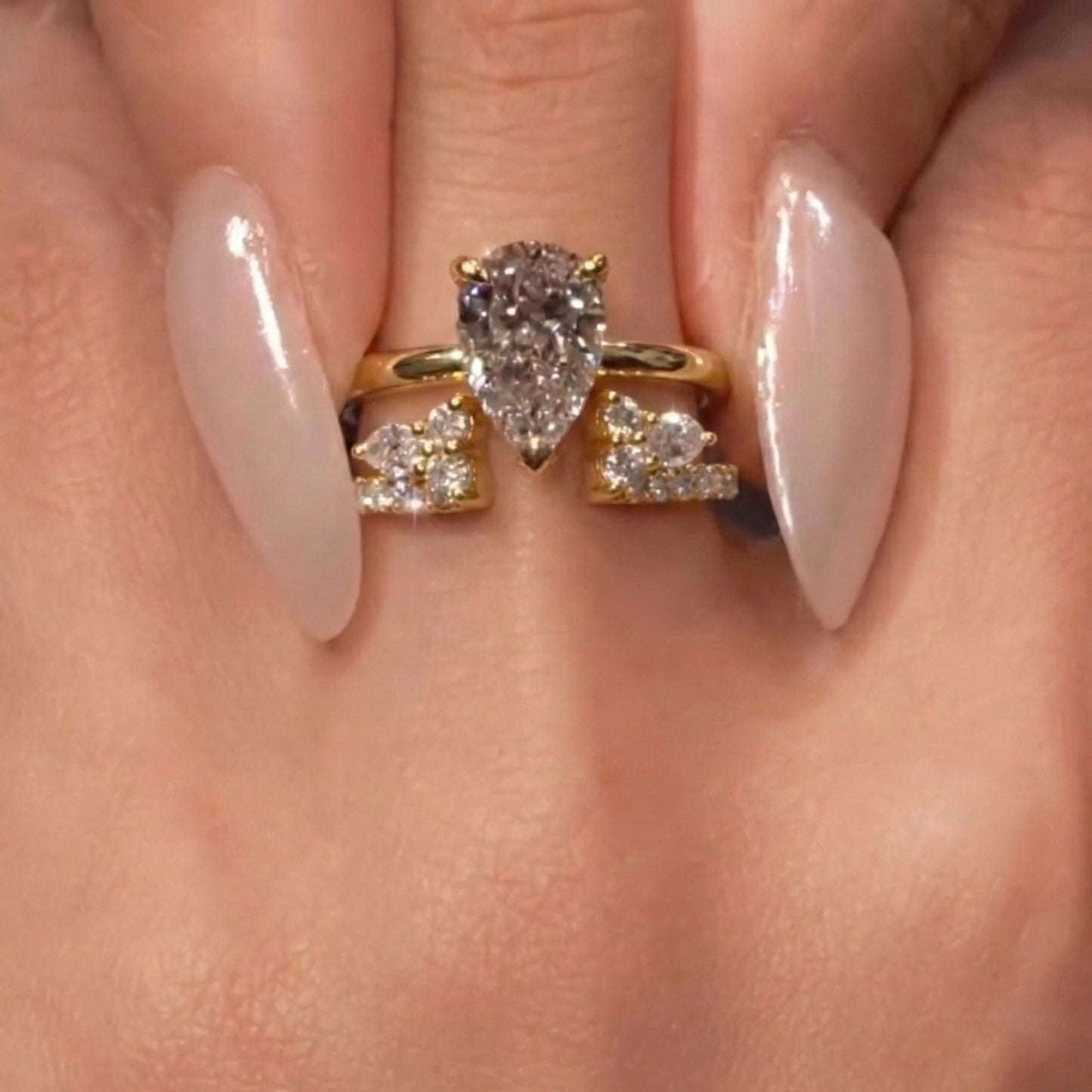 Fashionable Pear Cut 5.0 Ct Solitaire Wedding Ring Set 925 Sterling Silver