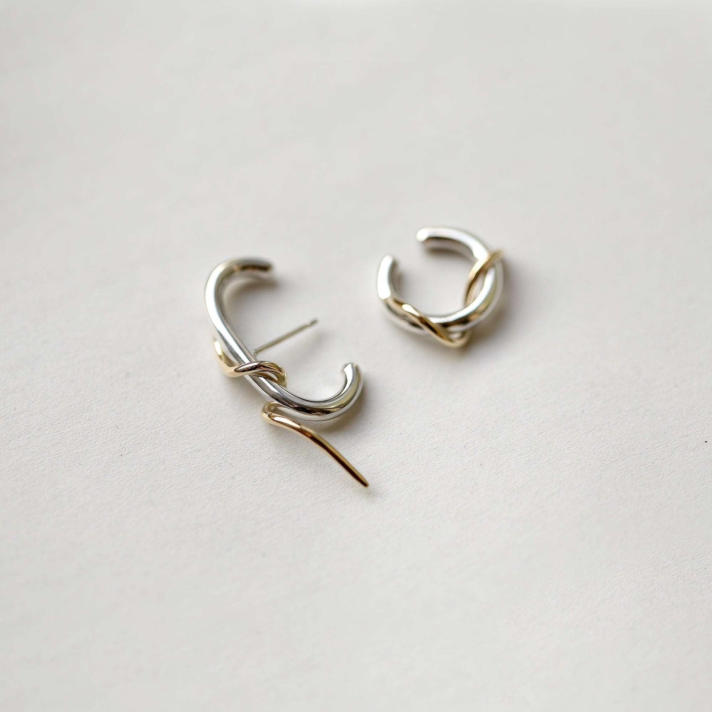 VINE HUG EARRING