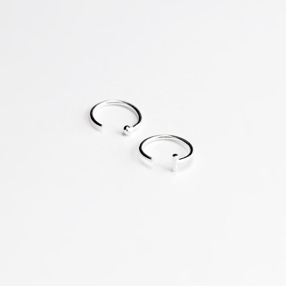 ESSENTIAL DOT SILVER HOOP EARRING