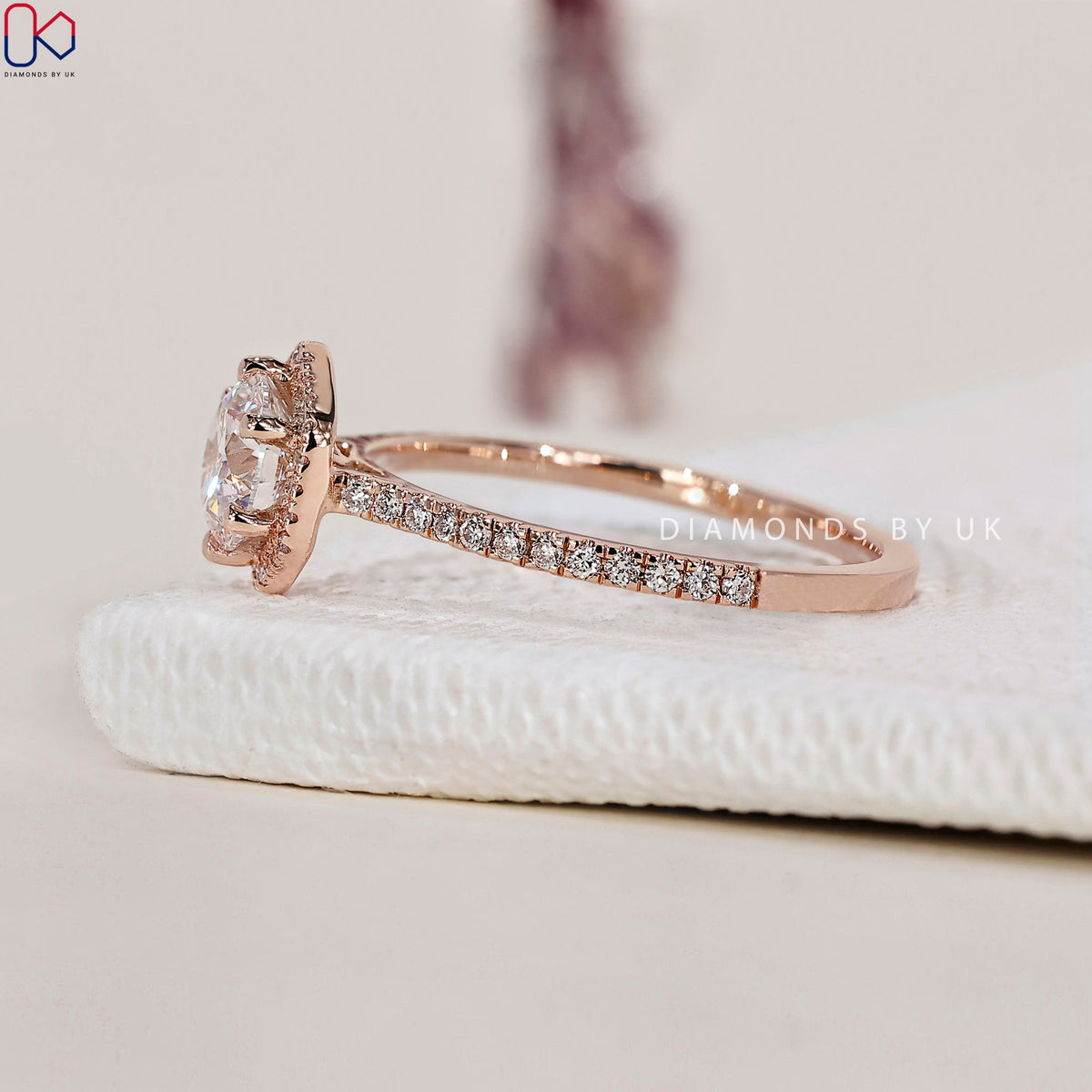 Round Cut Halo Diamond Engagement Ring