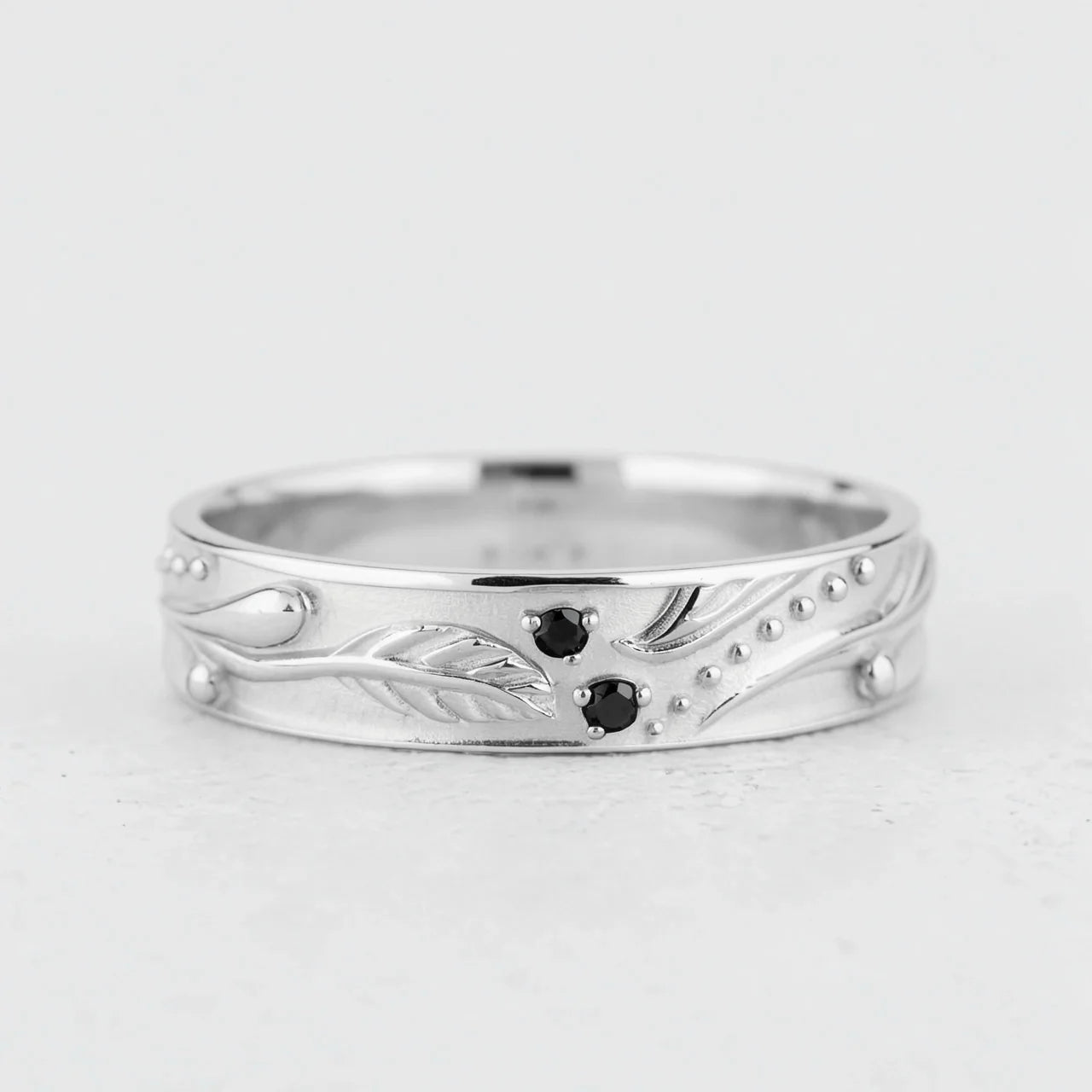 Olive Shade | Men’s Wedding Band with Black Sapphire