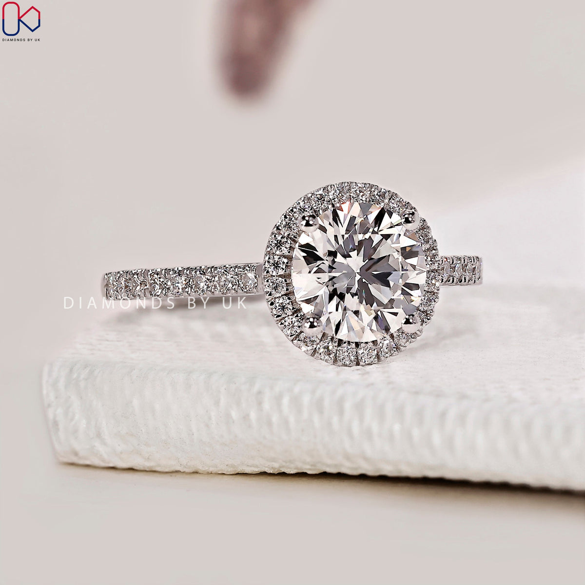 Round Diamond White Gold Engagement Ring