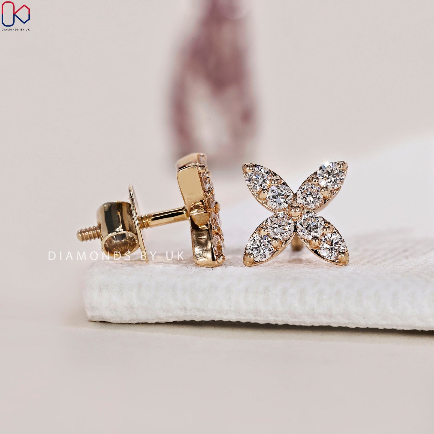 Flower Stud Earrings - Round Diamond