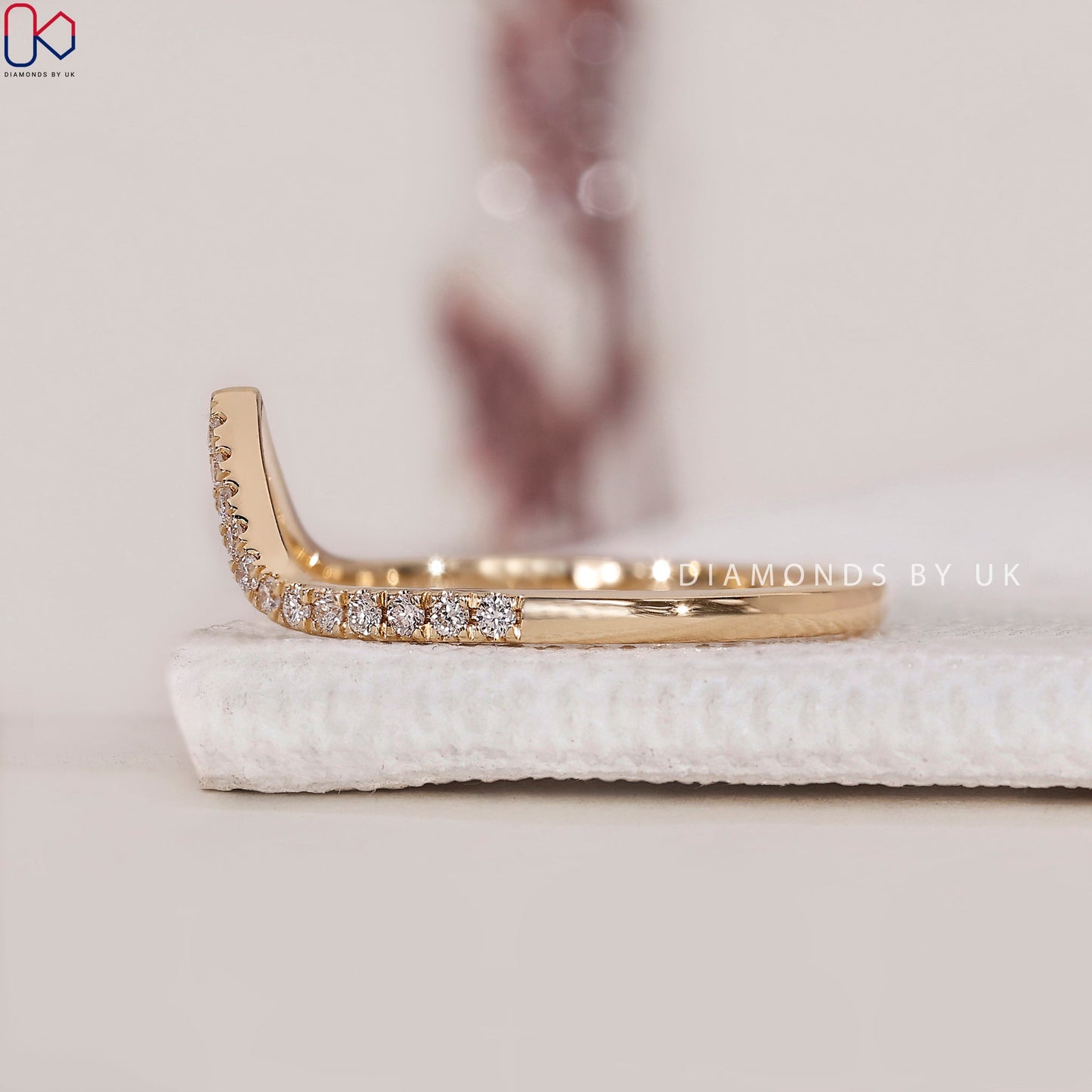 Curved Diamond Wedding Band - Round Diamond