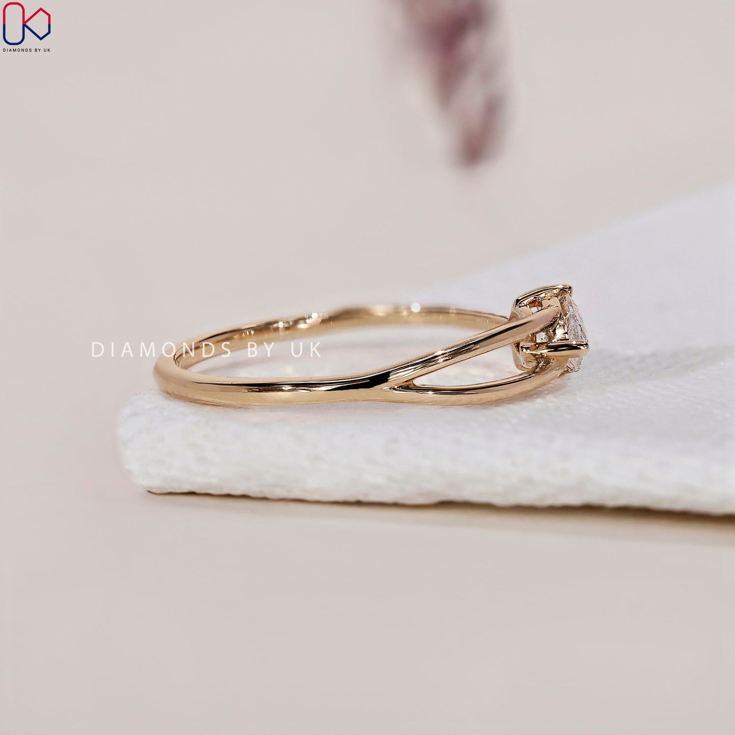 Pear Shaped Diamond Ring – Yellow Gold