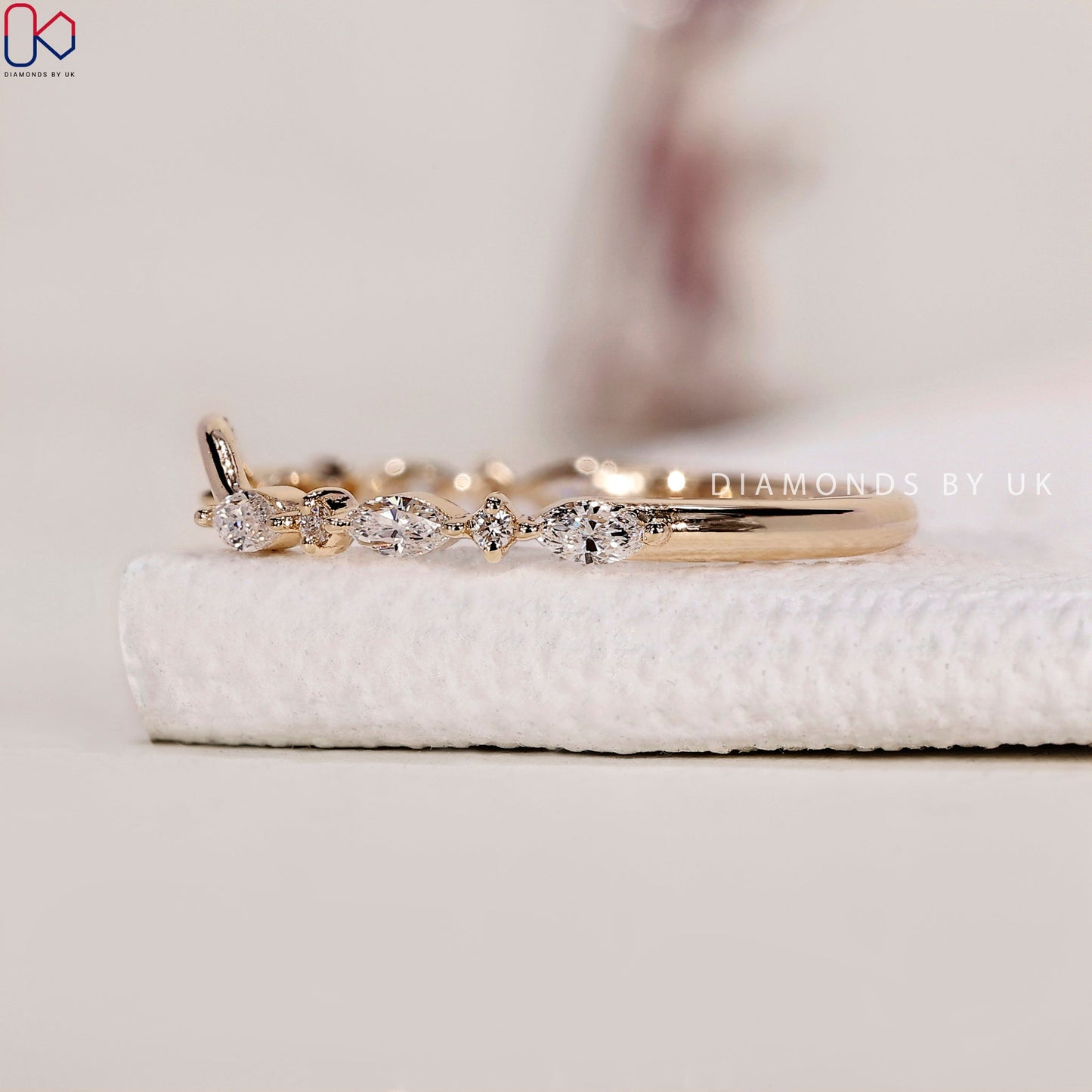 Curved Diamond Wedding Band – Yellow Gold