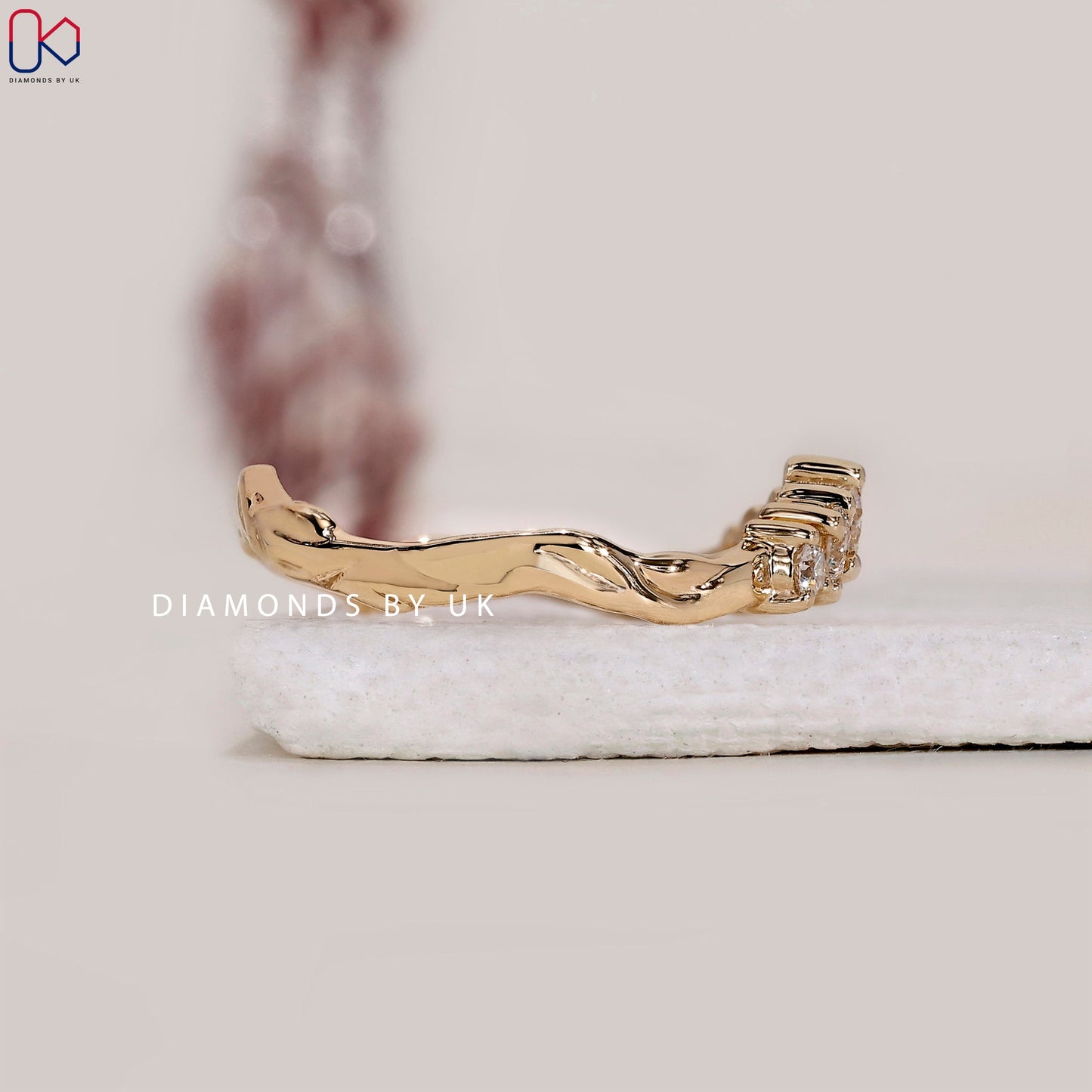 Round Diamond Art Deco Wedding Band