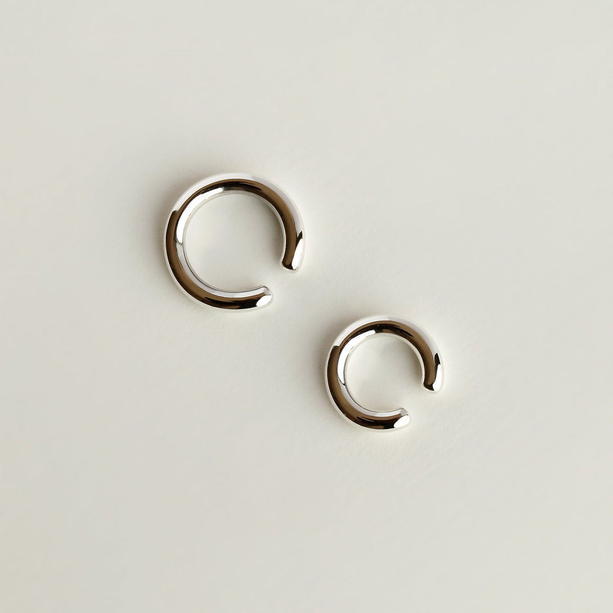 LARGE HUG EAR CUFF