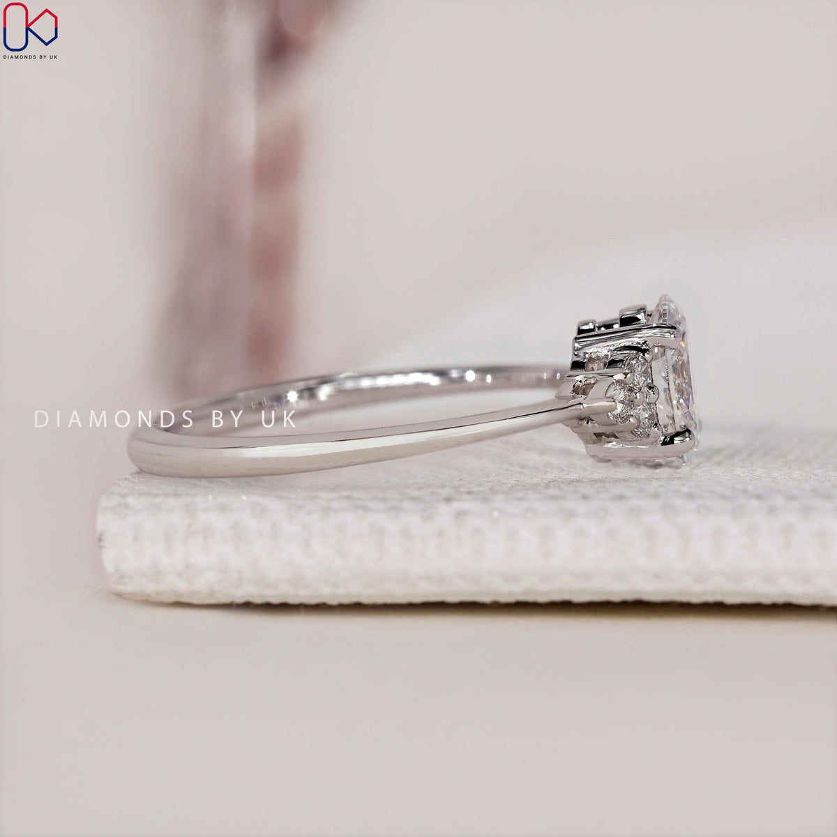 Oval Diamond Engagement Ring - Muse Setting