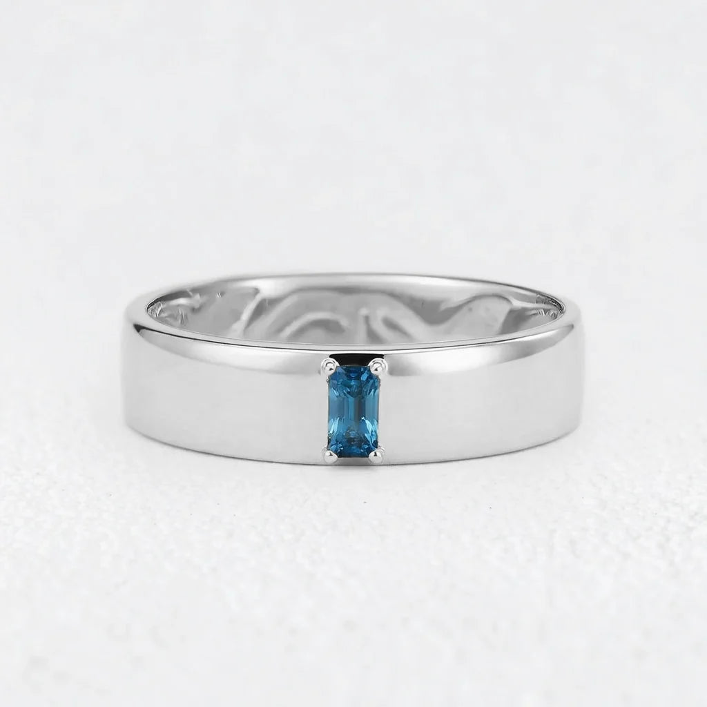 Caesar‘s Sonnet | Inner Engraved Baguette Blue Sapphire Men’s Band