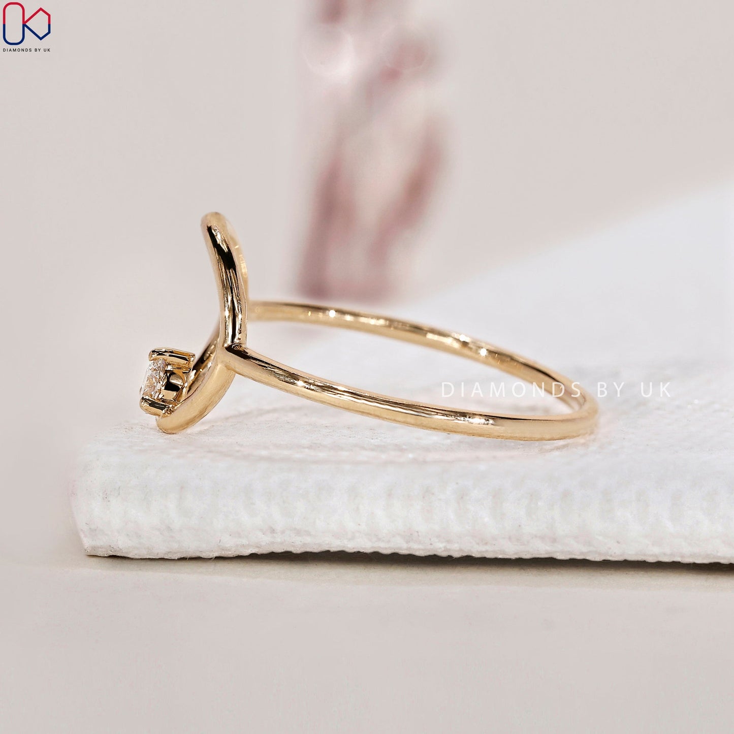 Round Diamond Open Circle Ring