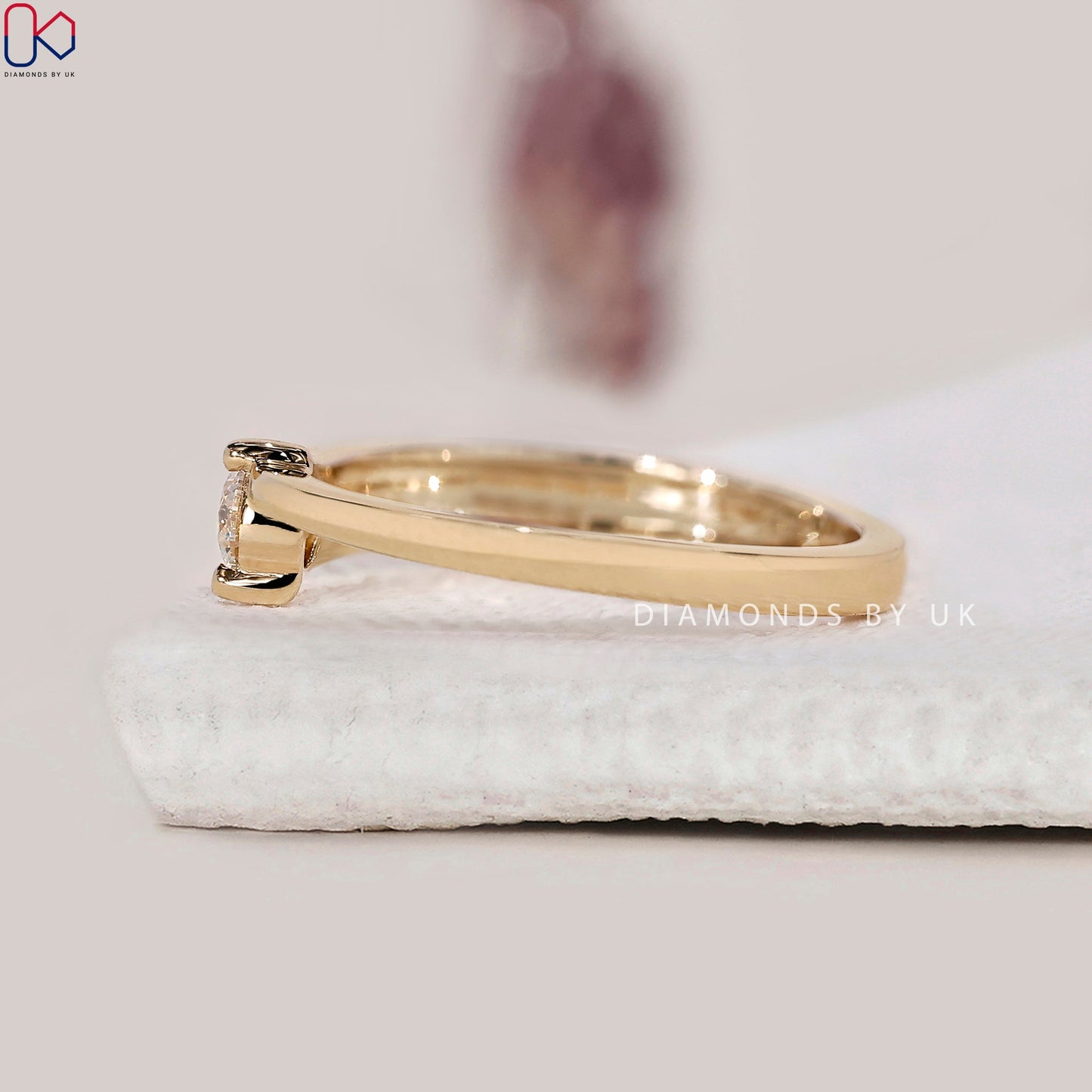 Round Cut Solitaire Engagement Ring