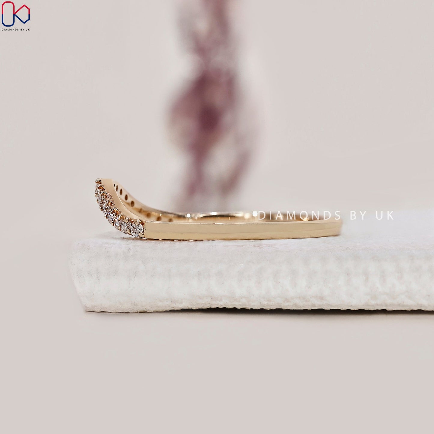 Round Diamond Curved Gold Wedding Band