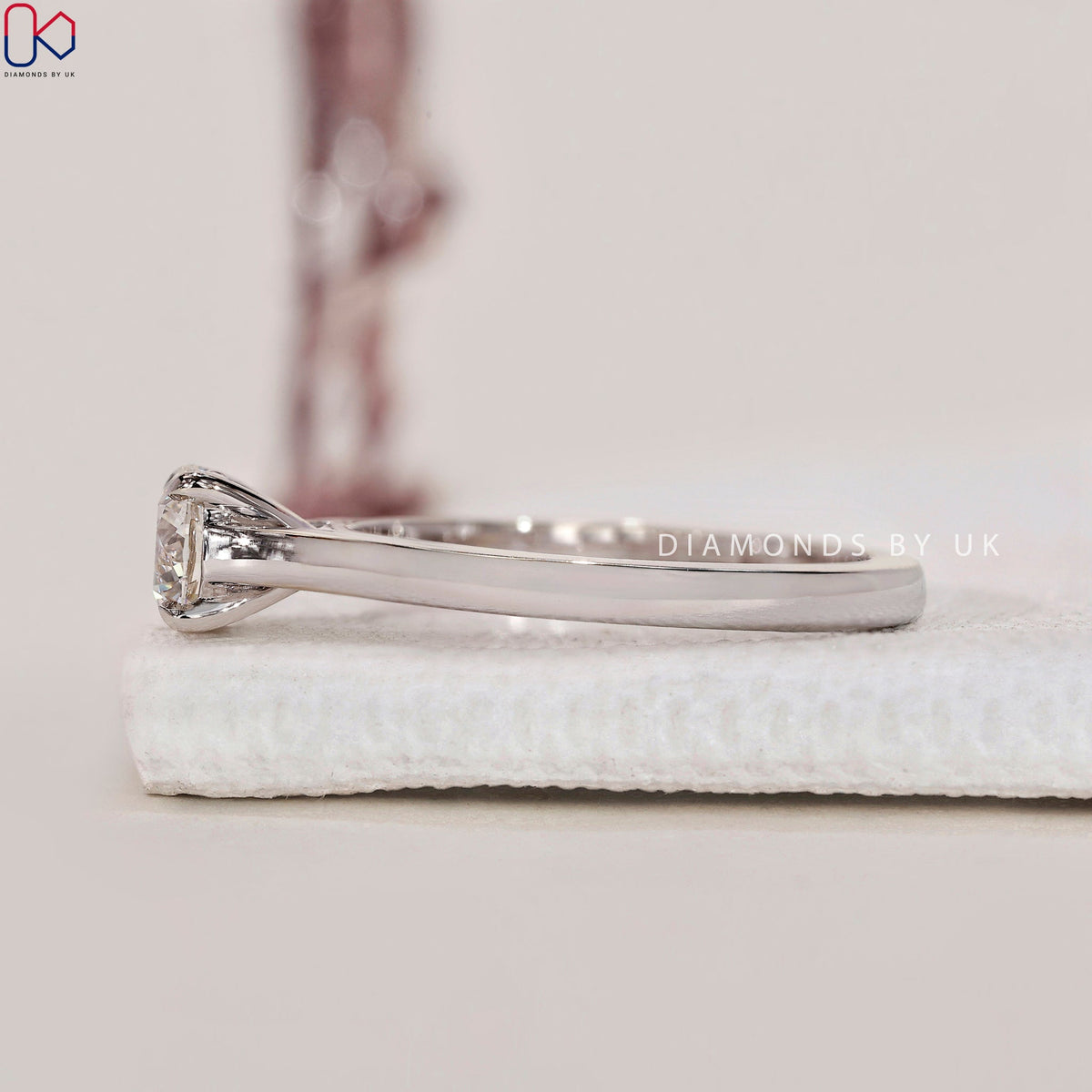 Solitaire Engagement Ring - Round Cut Diamond