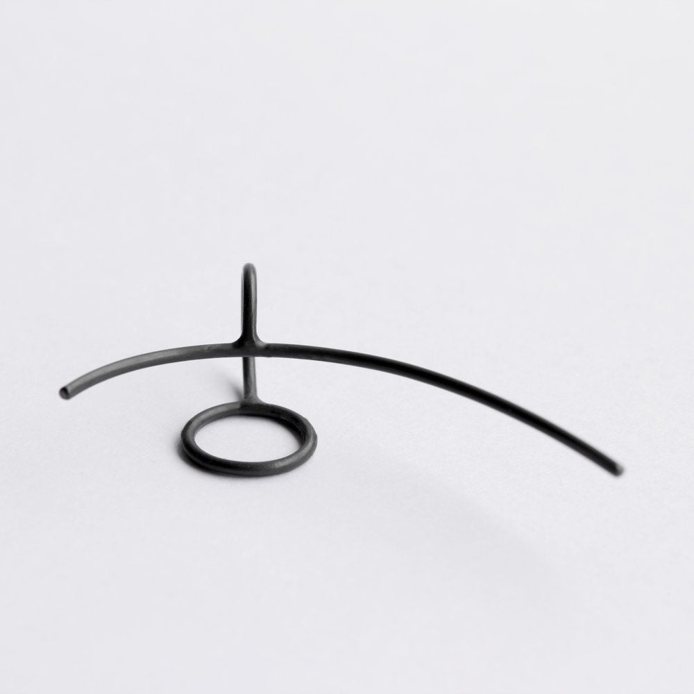 CIRCLE & LONG LINE OXIDIZED EAR CUFF