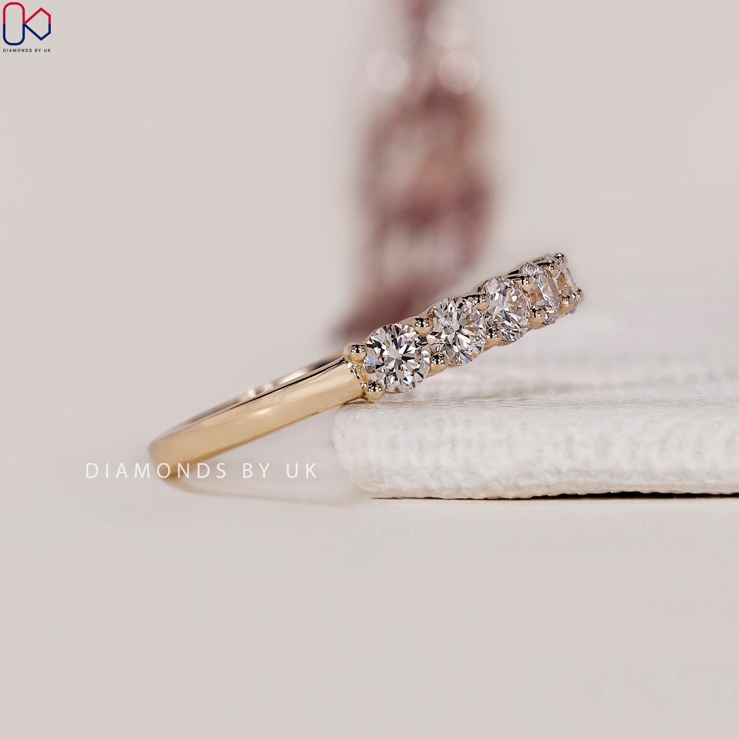 Round Cut Diamond 7 Stone Wedding Band in Yellow Gold