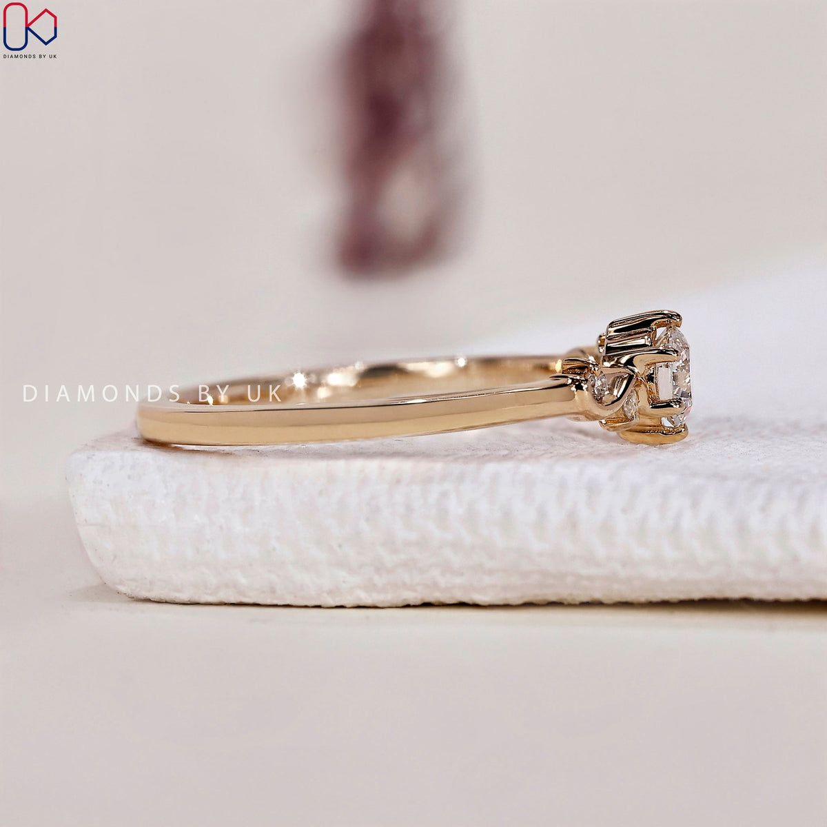 Lab Grown Diamond Ring - Round Cut