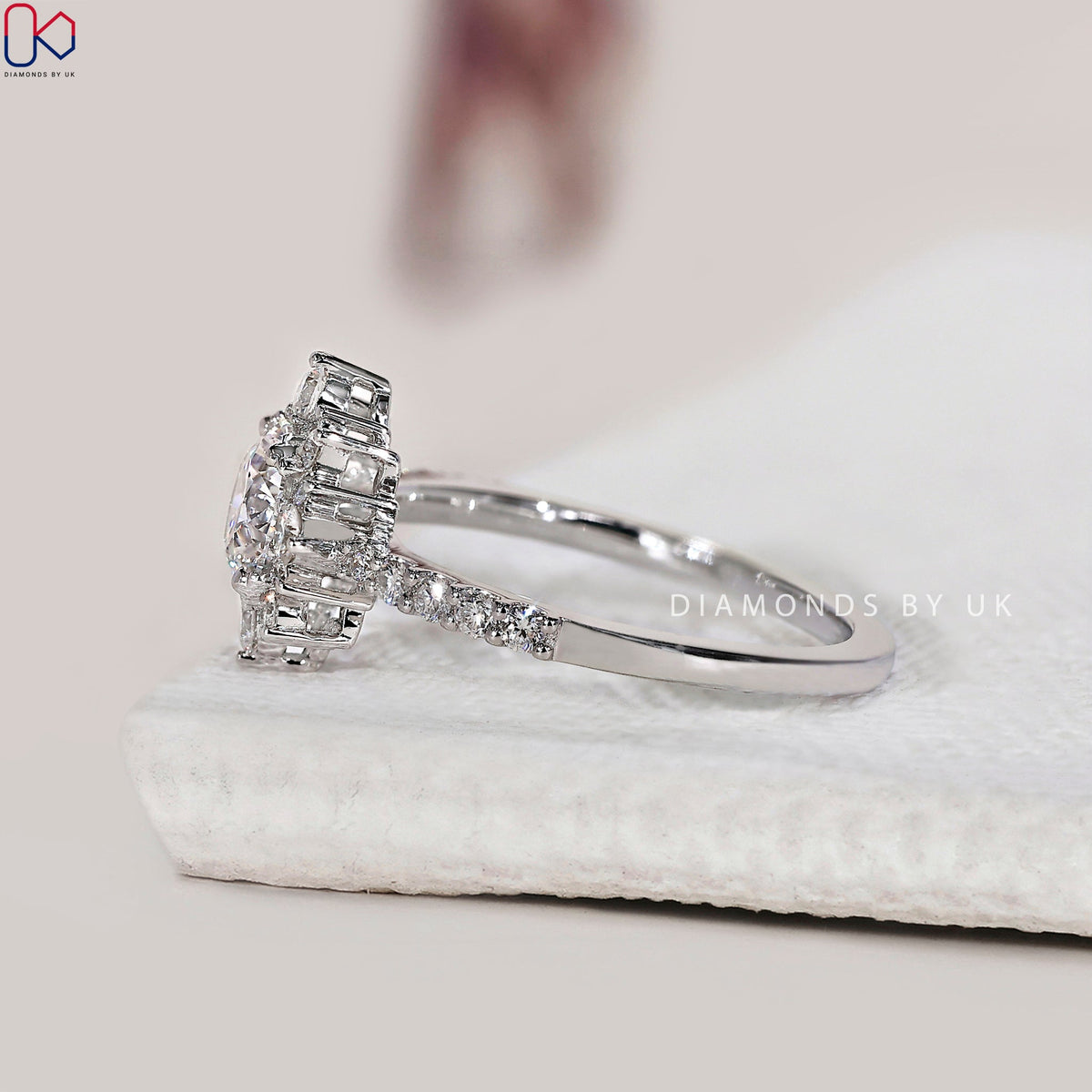 Round Diamond Cluster Ring In White Gold