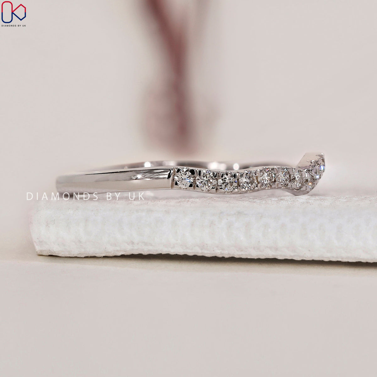 Curved Diamond Wedding Band – Round Diamonds