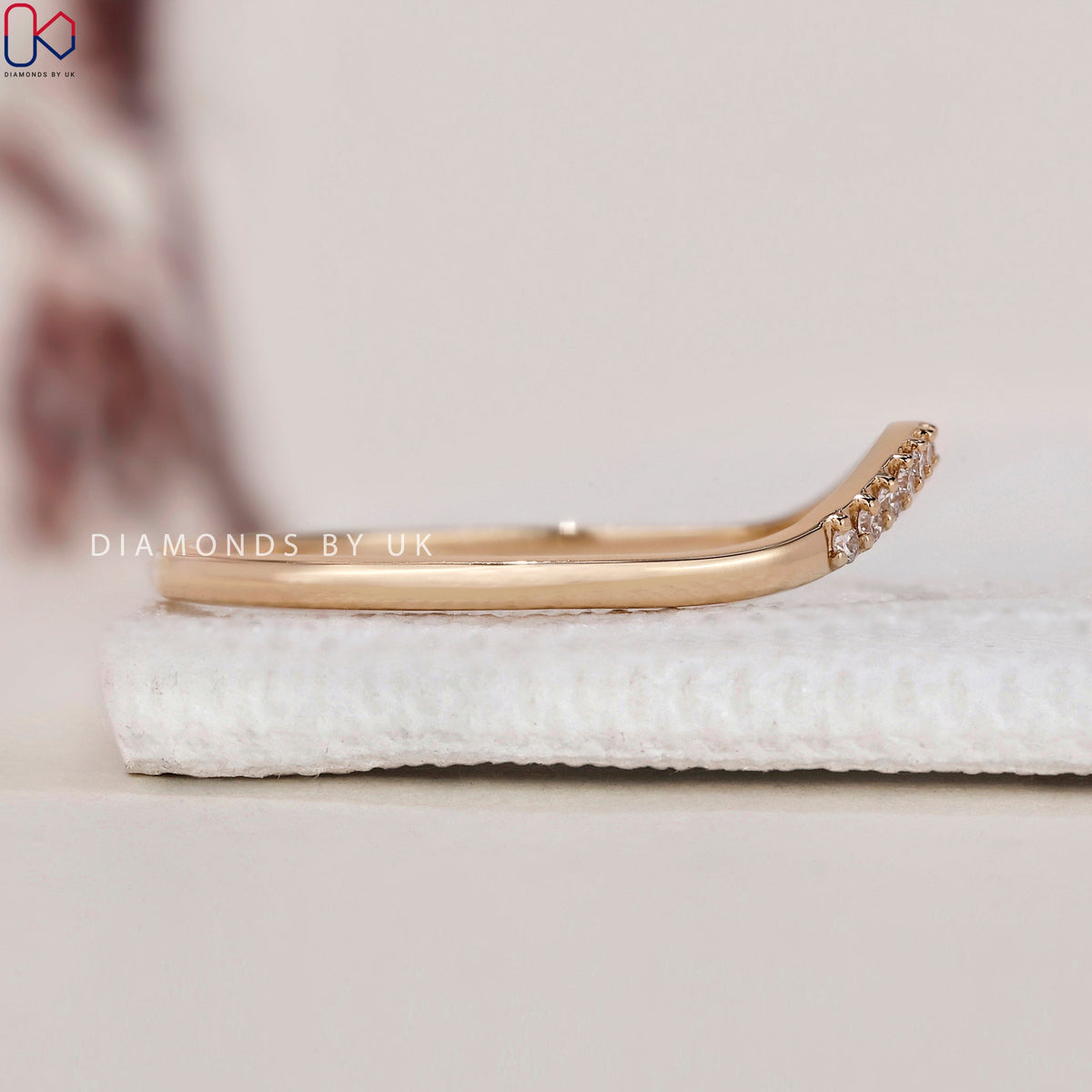 Curved Wedding Band Yellow Gold - Round Diamonds