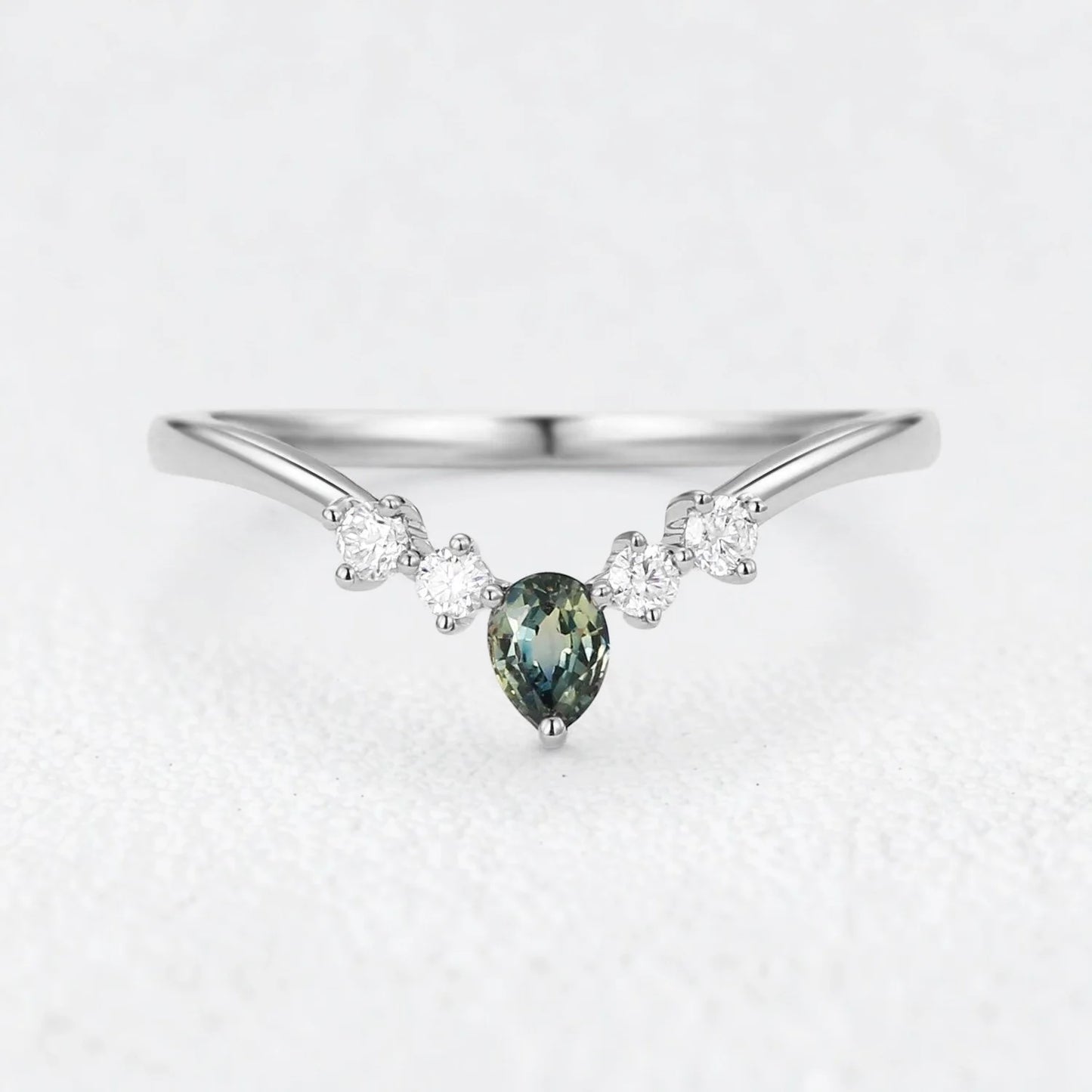 Marina‘s Tide | Teal Sapphire & Moissanite Wedding Band