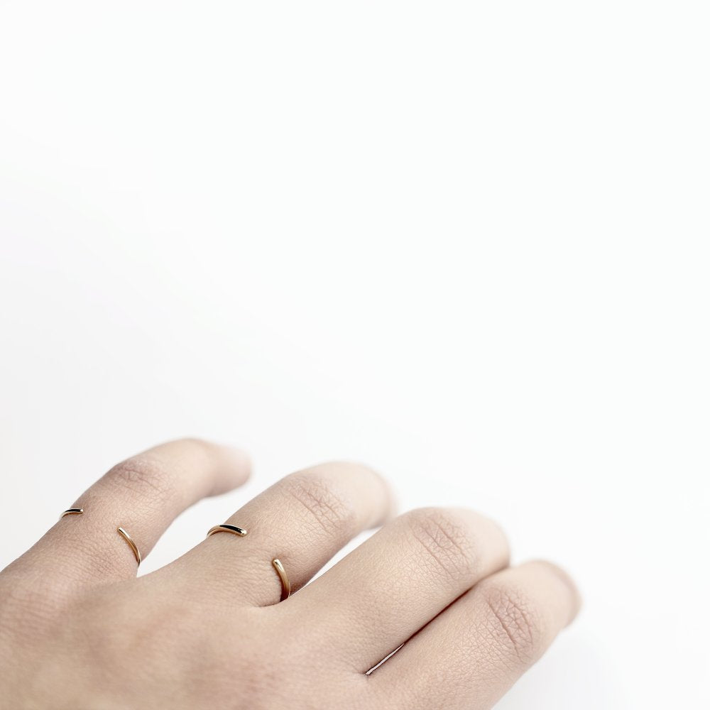 ESSENTIAL OPEN BAND GOLD RING