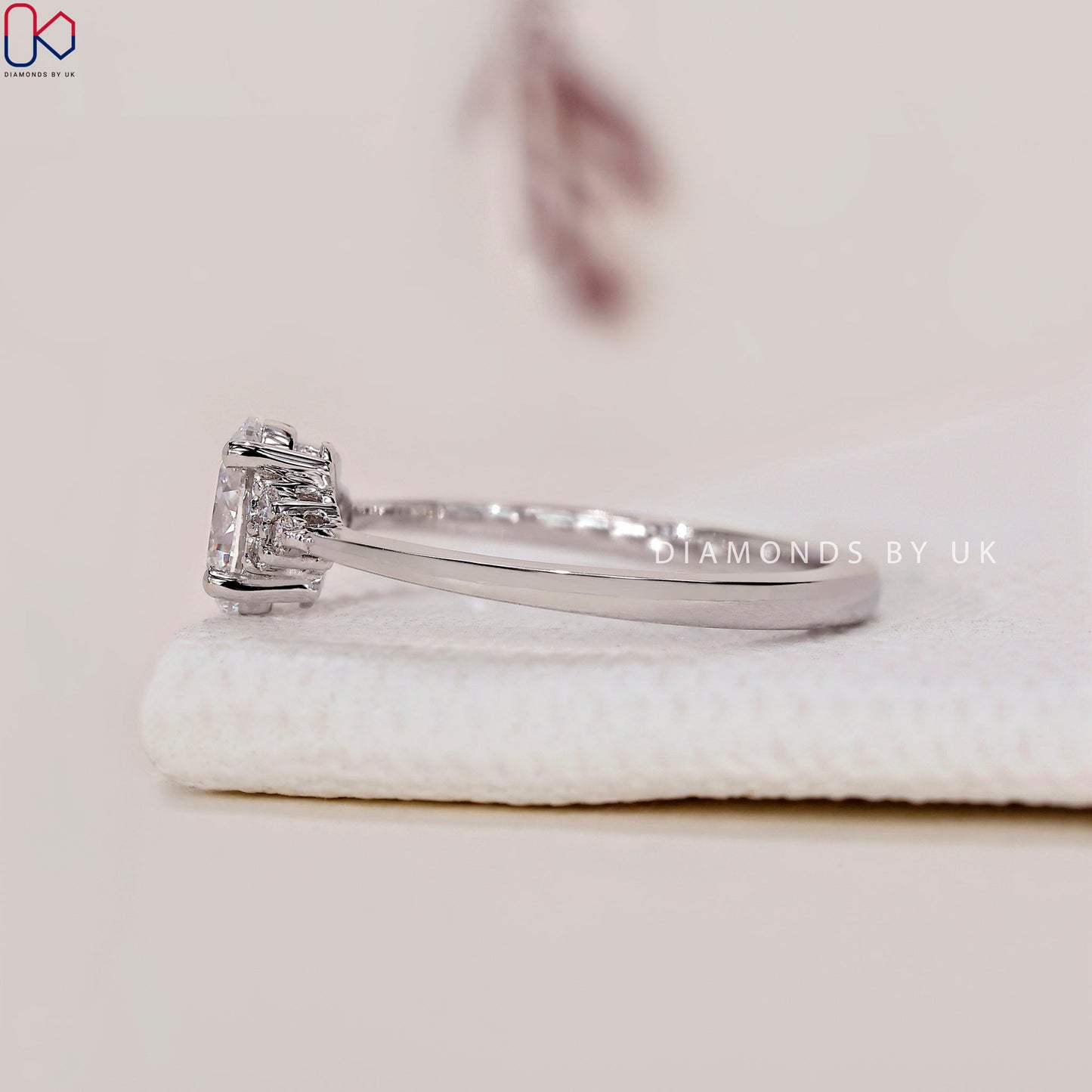 Oval Cut Diamond Ring - Muse Setting