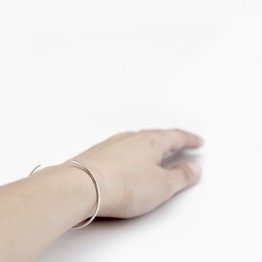 ESSENTIAL SILVER CUFF BRACELET
