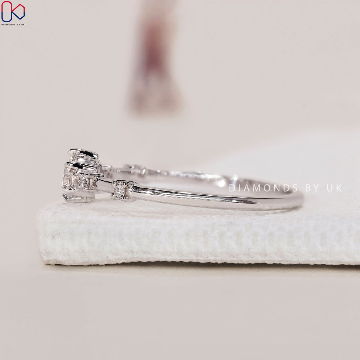 Round Diamond Engagement Ring – Muse Setting