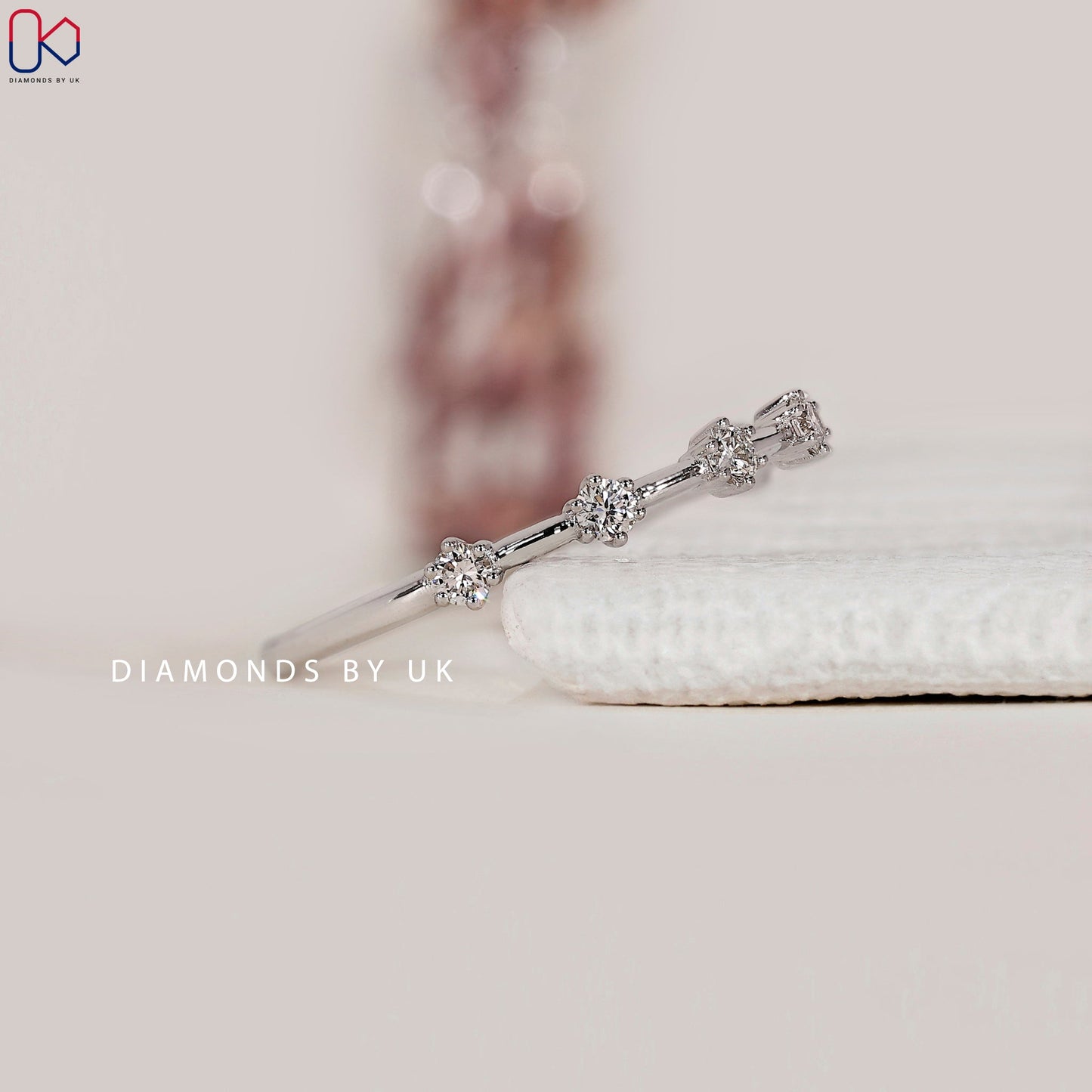 Round Cut White Gold Diamond Wedding Band