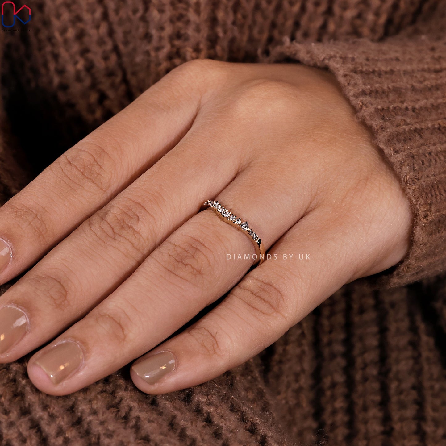 Round Cut Diamond Curved Wedding Band