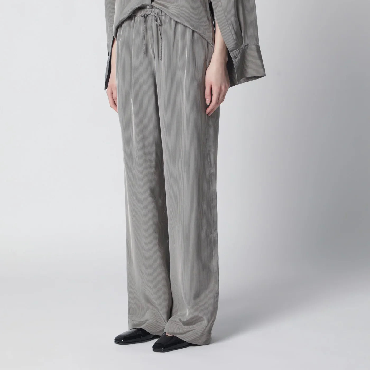 Róhe - Light grey wide striped trousers