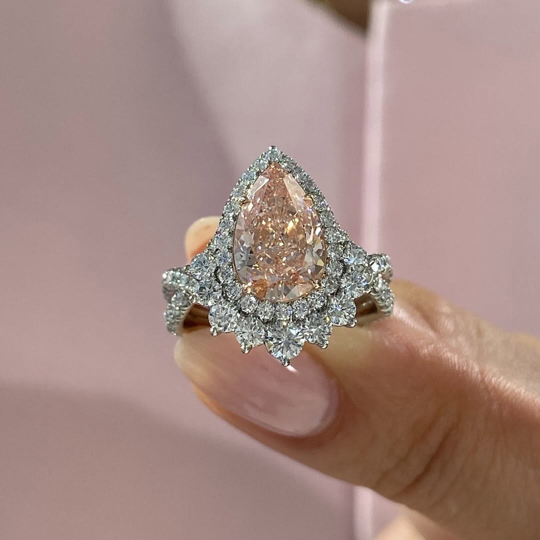 Sparkling Halo Design Pear Cut 4.0ct Engagement Ring In Sterling Silver