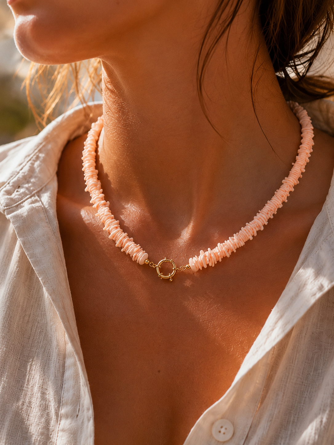 Collier Karibéa | Éclats de Coquillage & Fermoir Doré – Univers Aquatique