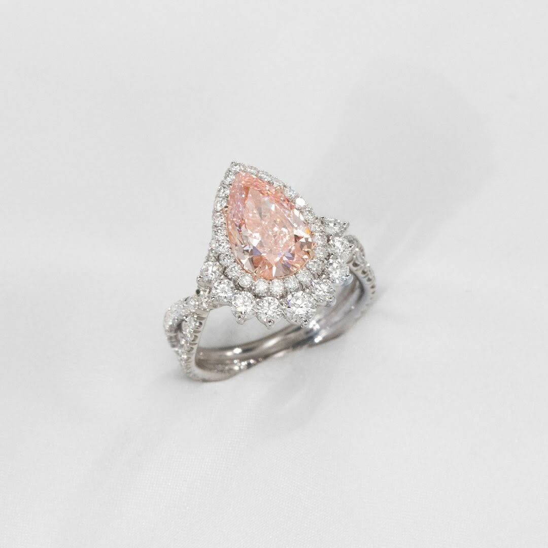 Sparkling Halo Design Pear Cut 4.0ct Engagement Ring In Sterling Silver