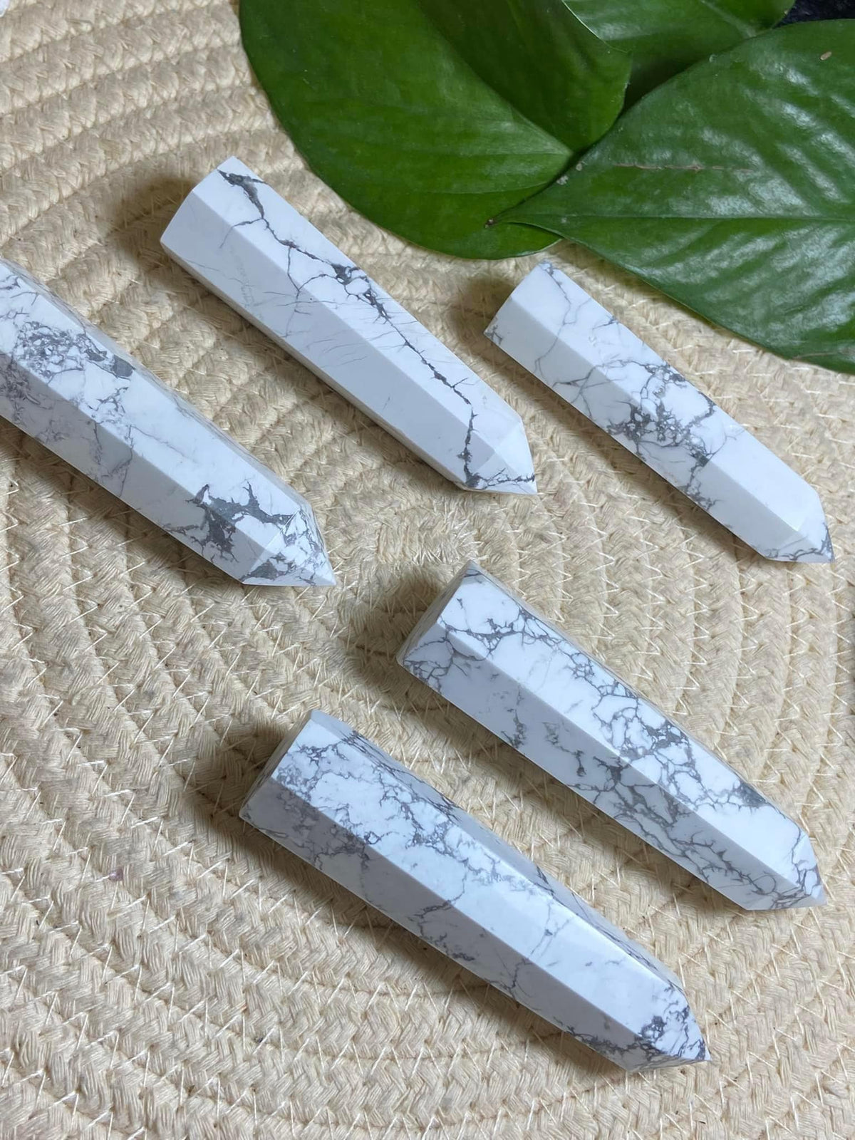 Howlite Point 2"