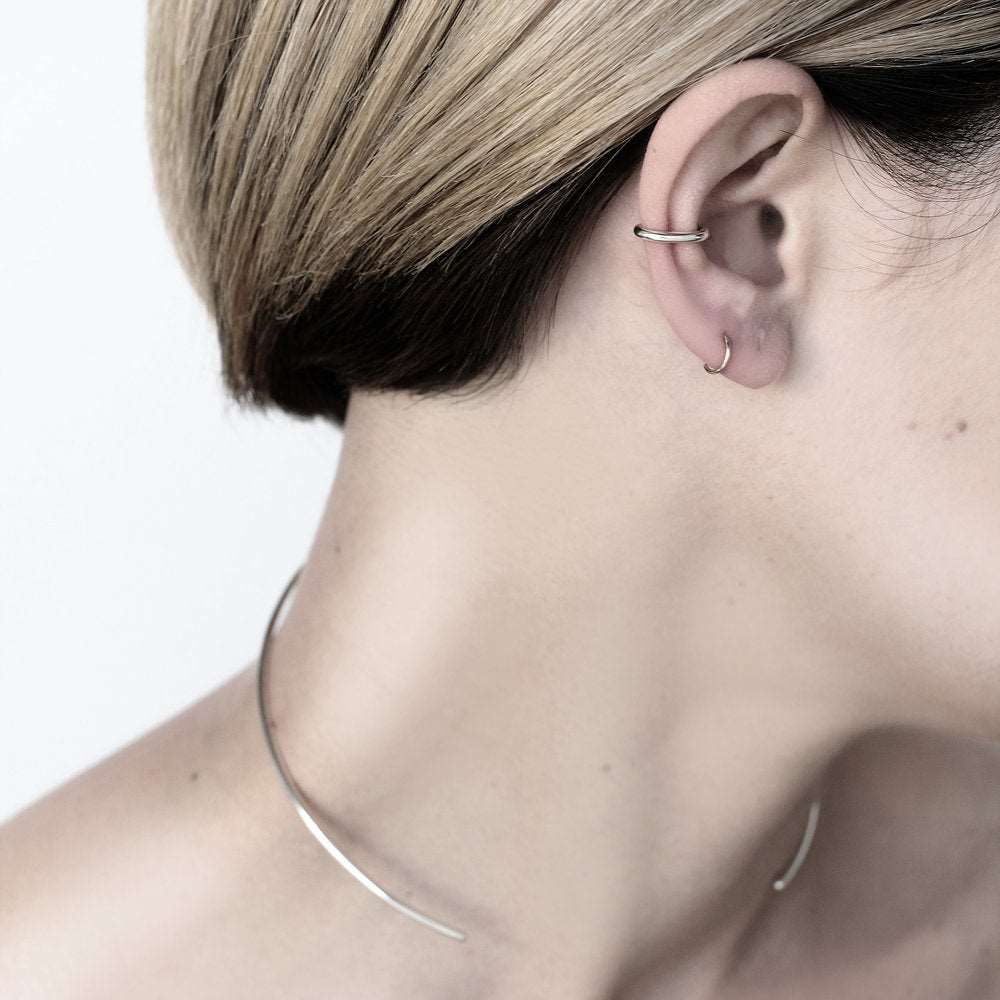 ESSENTIAL DASH GOLD HOOP EARRING