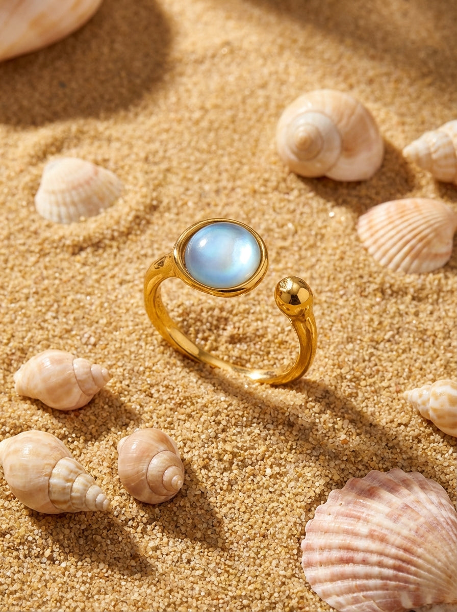 Bague Lumina | Nacre Naturelle & Acier Doré 24K – Univers Aquatique