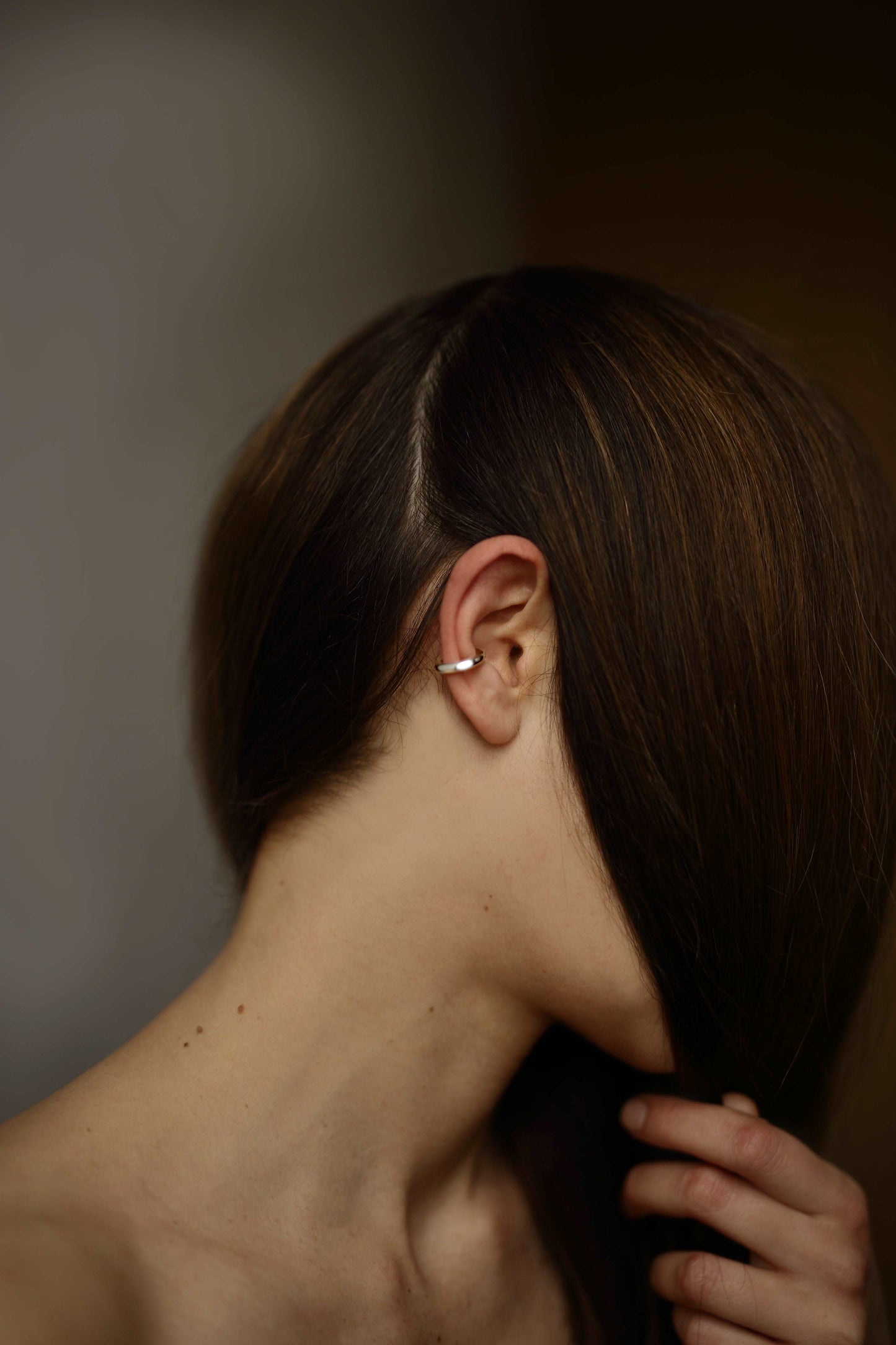SMALL HUG EAR CUFF
