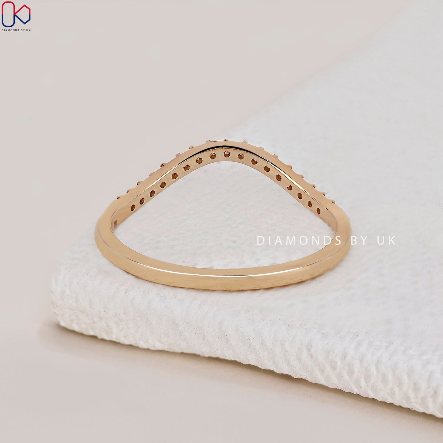 Round Diamond Curved Gold Wedding Band