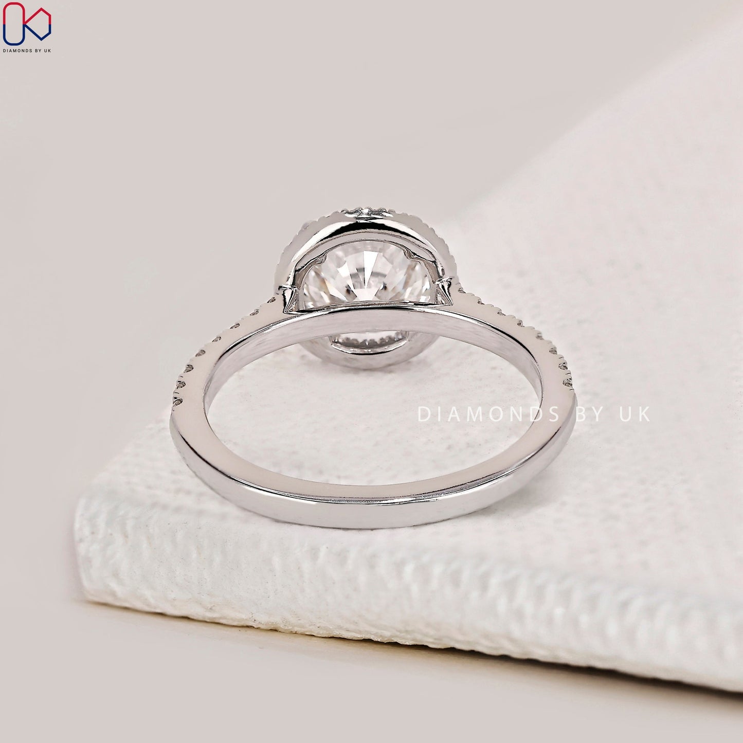 Round Diamond White Gold Engagement Ring