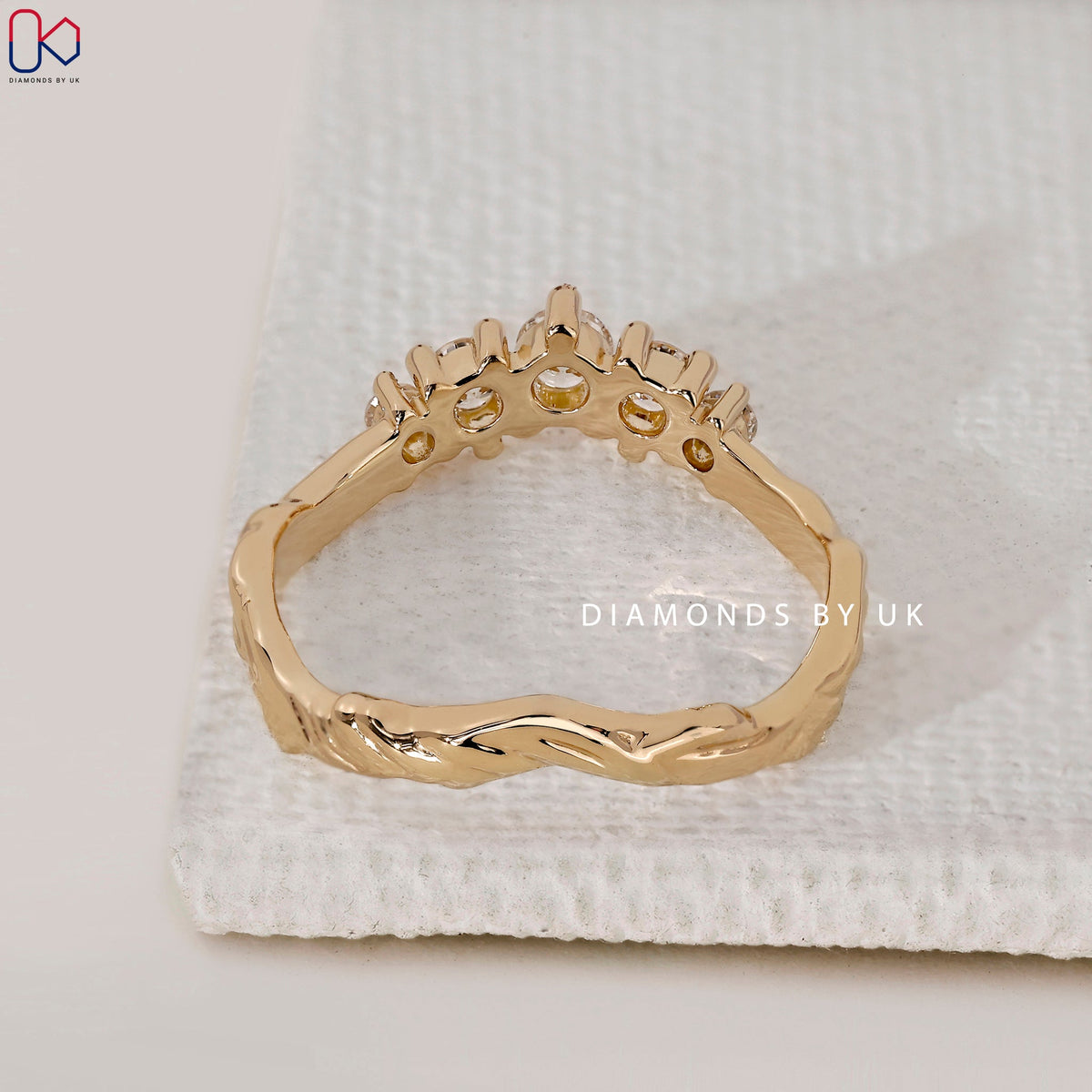 Round Diamond Art Deco Wedding Band