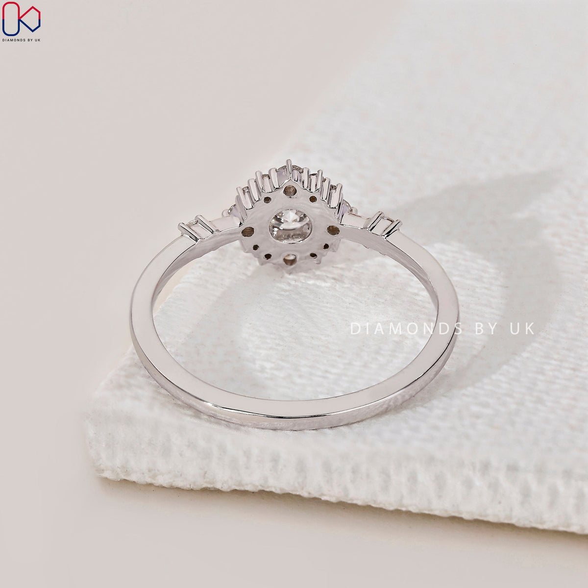 Round Diamond Halo Engagement Ring