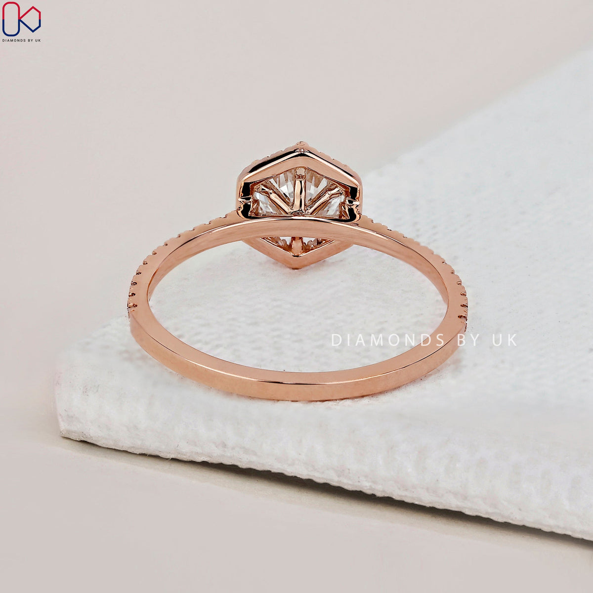 Round Cut Halo Diamond Engagement Ring