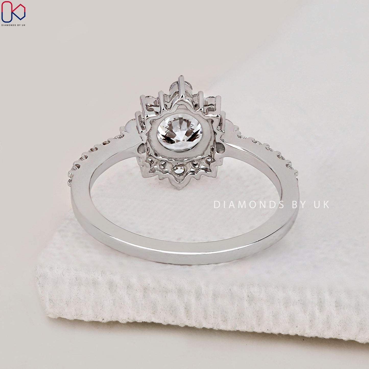 Round Diamond Cluster Ring In White Gold